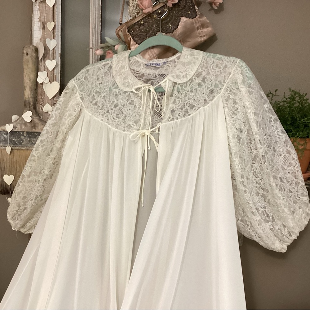 Vintage 1950s lace and nylon robe - Picture 5 of 6